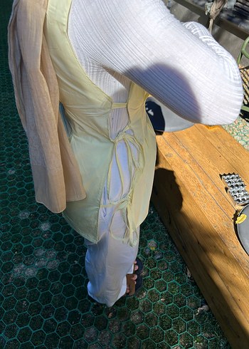 Zara Sezonun rengi butter yellow gömlek