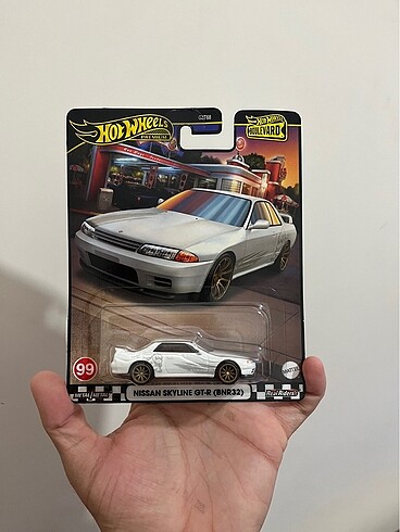 Nissan skyline gtr bnr 32 hot wheels premium