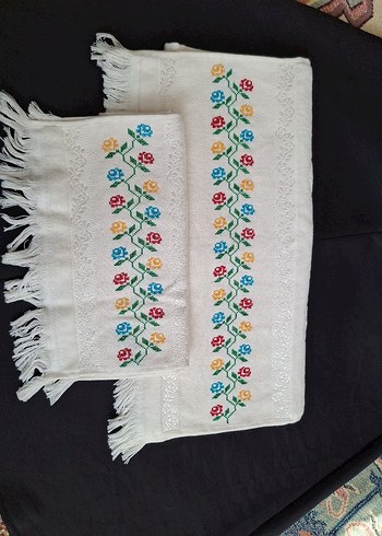 Renkli Nakışlı Beyaz Havlu Seti - Görsel 2