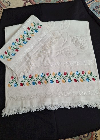 Renkli Nakışlı Beyaz Havlu Seti - Görsel 3