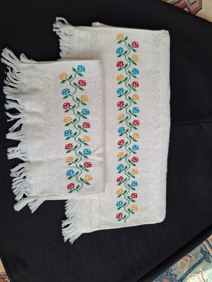 Renkli Nakışlı Beyaz Havlu Seti - Görsel 2