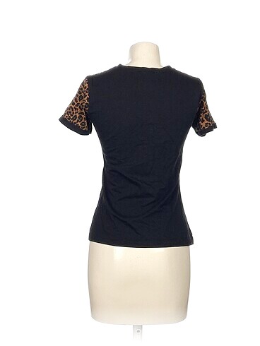 m Beden Diğer T-shirt %70 İndirimli.