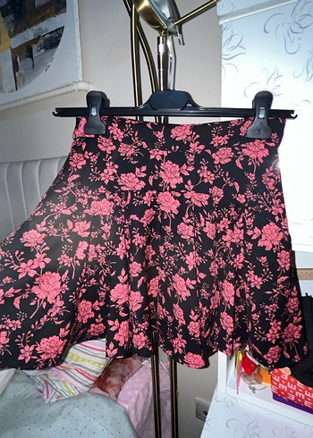 Pembe Çiçek Desenli Mini Şort Etek