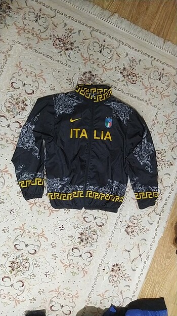 İtalia marka yağmurluk s/m beden  etiketi yok ama hiç kullanılma - Görsel 5