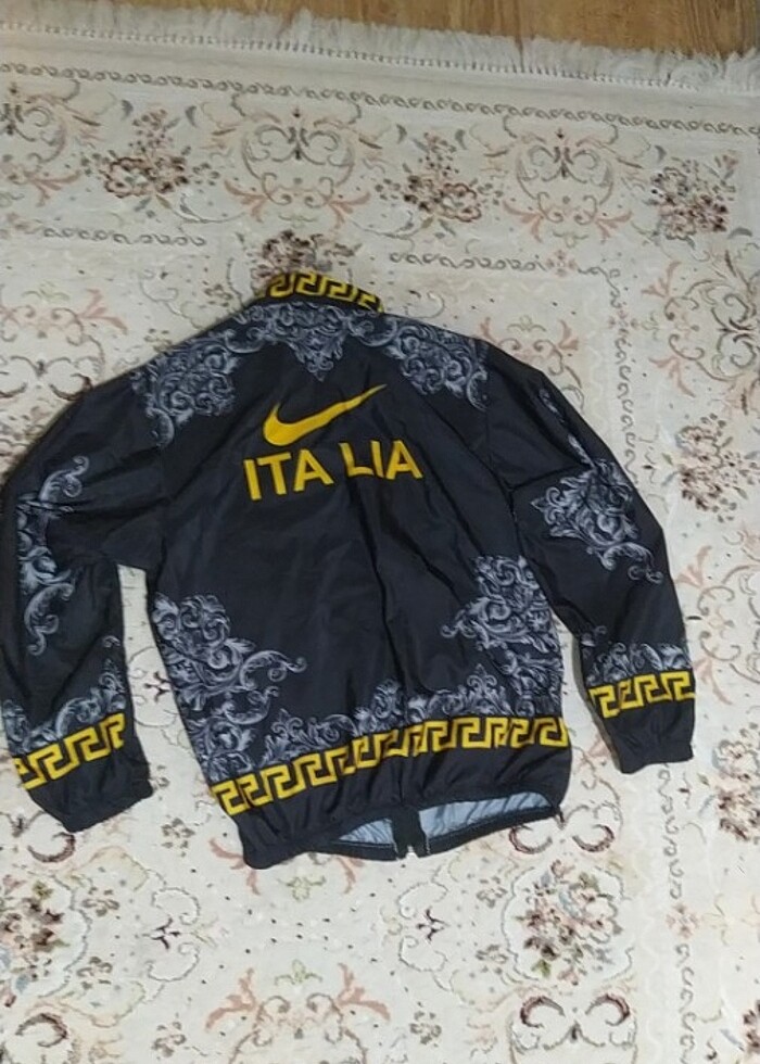 İtalia marka yağmurluk s/m beden  etiketi yok ama hiç kullanılma - Görsel 2