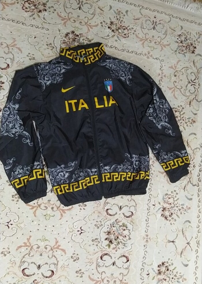 İtalia marka yağmurluk s/m beden  etiketi yok ama hiç kullanılma - Görsel 4