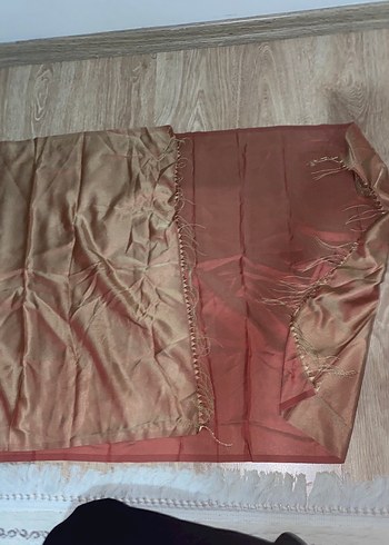 Bi tarafı şeker pembesi bi tarafı gold parlak şal - Görsel 2
