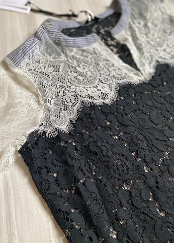 Dantel Detaylı V Yaka Kolsuz Bluz - Görsel 3