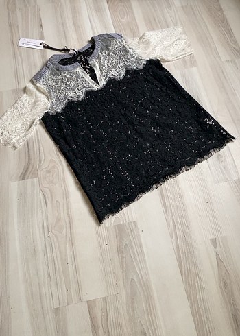 Dantel Detaylı V Yaka Kolsuz Bluz - Görsel 2