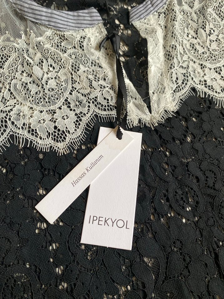 Dantel Detaylı V Yaka Kolsuz Bluz - Görsel 5