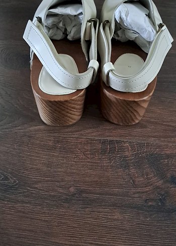 Beyaz Kadın Dolgu Topuklu Sandalet - Görsel 2