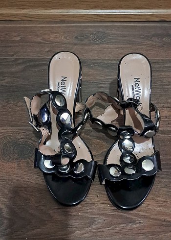 Siyah Parlak Tokalı Kadın Topuklu Ayakkabı - Görsel 3