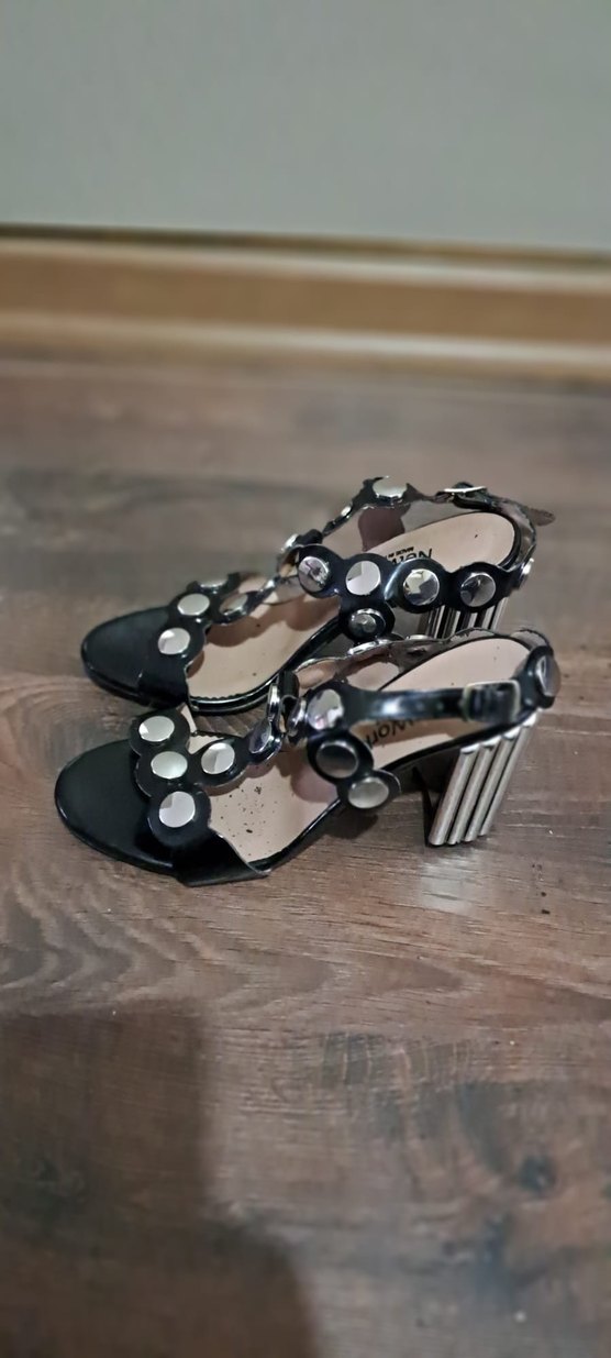 Siyah Parlak Tokalı Kadın Topuklu Ayakkabı - Görsel 2