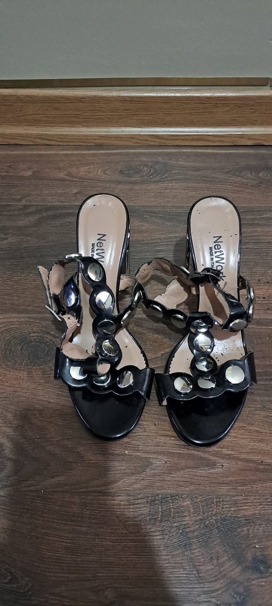 Siyah Parlak Tokalı Kadın Topuklu Ayakkabı - Görsel 3