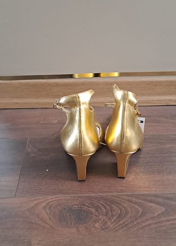Altın Renkli Stiletto Topuklu Kadın Ayakkabı - Görsel 3