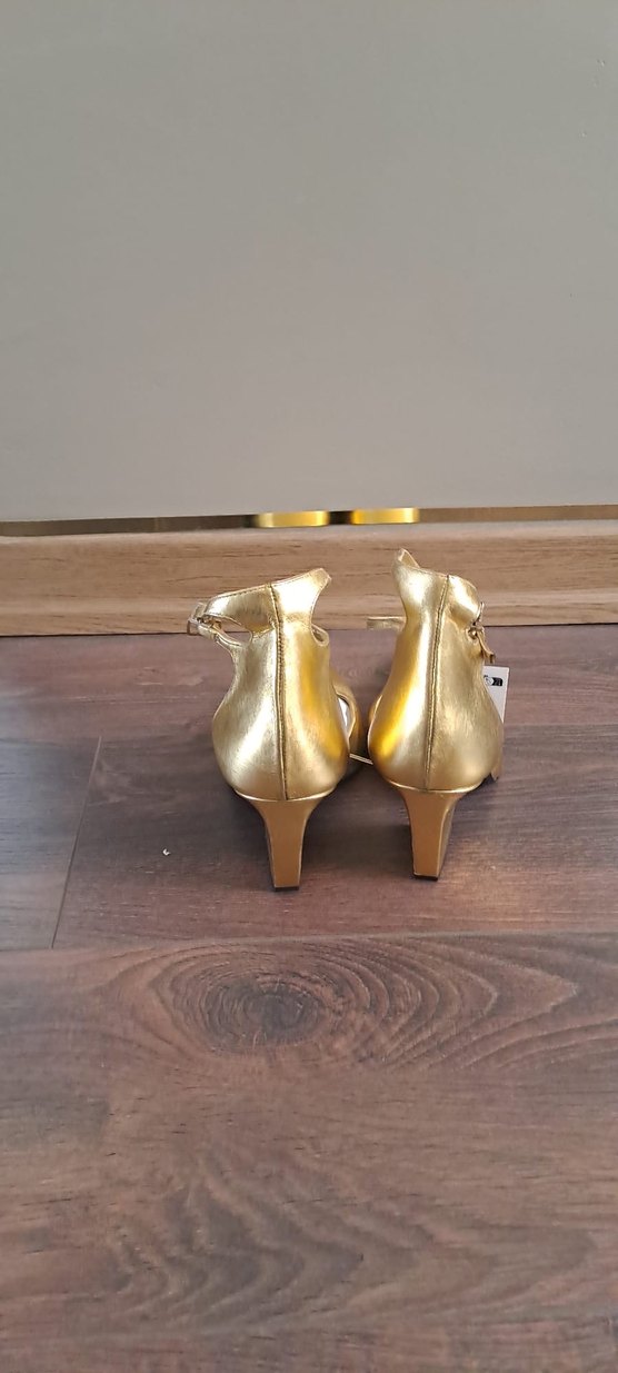Altın Renkli Stiletto Topuklu Kadın Ayakkabı - Görsel 3