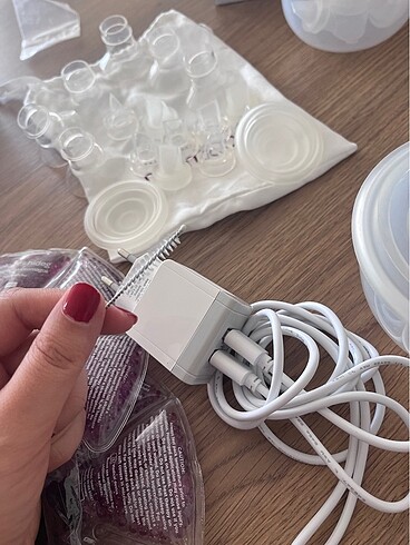  MOMCOZY Hastane tipi eller serbest süt sağma makinası