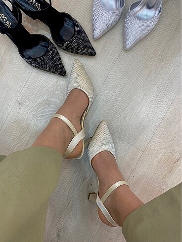 Zara IŞILTILI TOPUKLU STİLETTO SANDALET