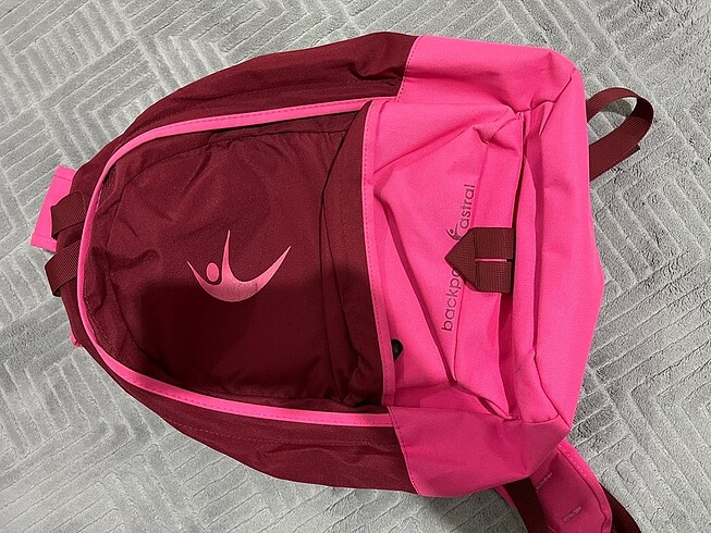 Pembe sırt çantası
