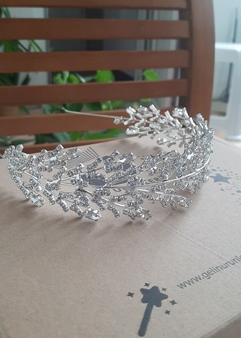 Beyaz Pul İşlemeli Düğün Tacı - Görsel 3