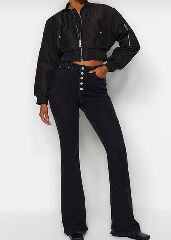 Siyah önden düğmeli yüksek bel flare jeans