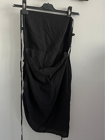 Trendyol & Milla Siyah askılı sırt detaylı elbise