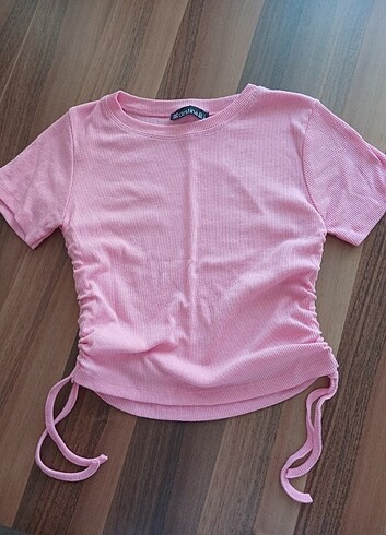 Yandan büzgülü pembe crop