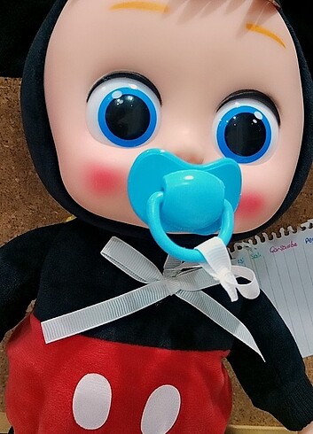 Emziğini çıkarınca ağlıyor aynı zamanda yürüyor