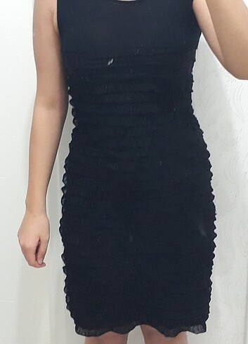 Siyah Fırfırlı Kalem Elbise