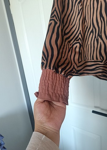 38 Beden kahverengi Renk Kahverengi Zebra Desenli Uzun Kollu Bluz