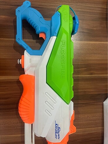 Nerf süper soaker floodfıre su tabancası