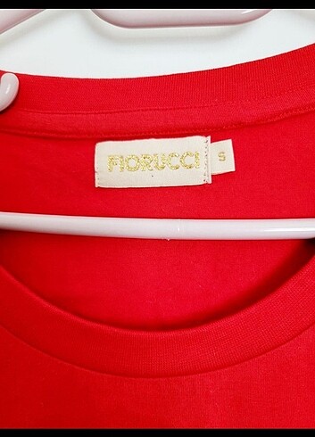 s Beden kırmızı Renk Fiorucci orjinal bluz 