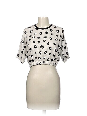Diğer T-shirt %70 İndirimli.