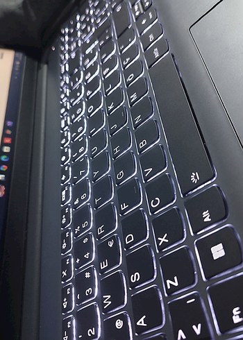Lenovo IdeaPad 3 15ITL6 - Görsel 3