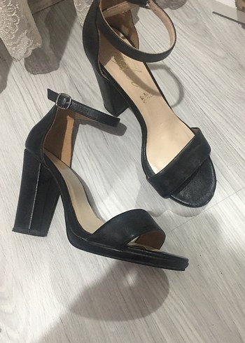 Siyah tek bant kadın topuklu ayakkabı - Görsel 2