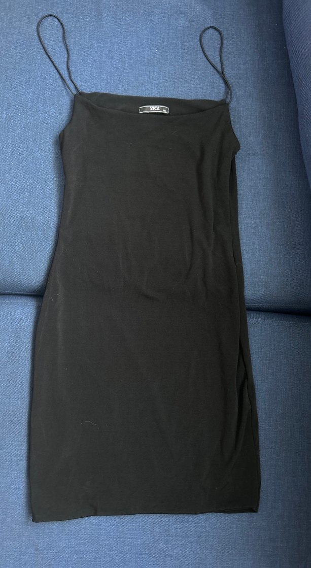 Siyah kısa askılı elbise - Görsel 2