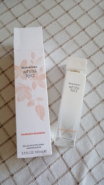 Elizabeth Arden White Tee Mandarin Blossom