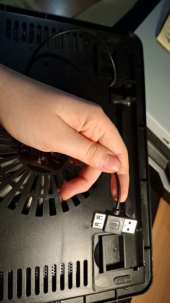 Beden Addison Laptop Yükseltici ve Soğutucu
