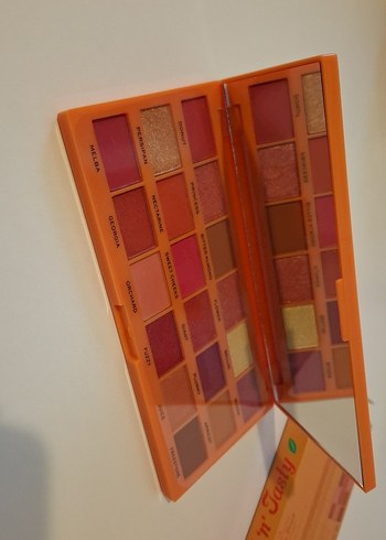 Beden Renk Revolution Tasty Peach Far Paleti