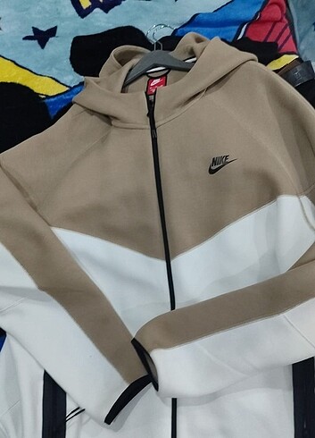 nike tech