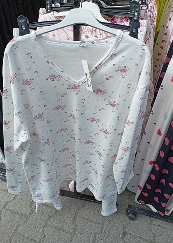 Uzun Kollu, Gevşek Kesim, Beyaz Çiçekli Pijama Üstü