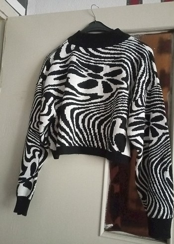 Zebra Desenli Siyah Boğazlı Triko Kazak