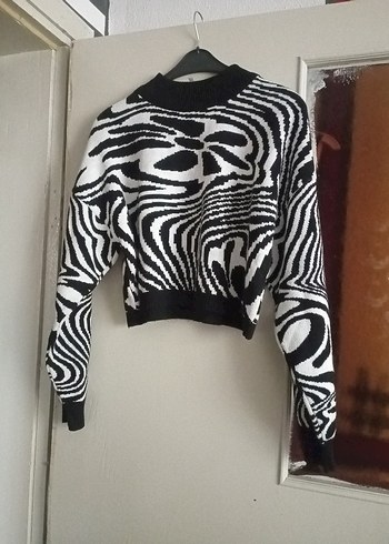 Defacto Zebra Desenli Siyah Boğazlı Triko Kazak
