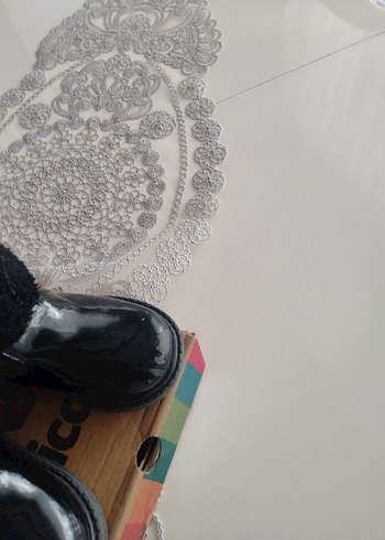 Kız Çocuk Siyah Parlak Kürklü Goth Bot - Görsel 7