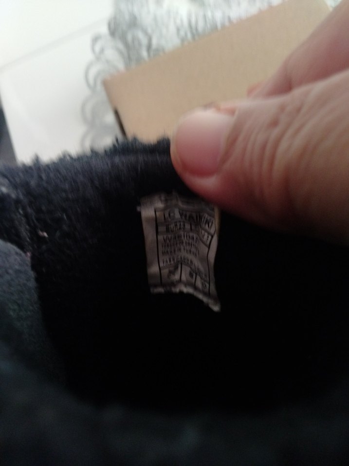 Kız Çocuk Siyah Parlak Kürklü Goth Bot - Görsel 4