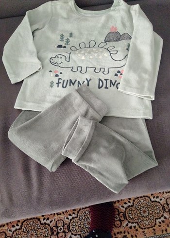 Düğmeli yesil kadife alt üst takim - Görsel 2