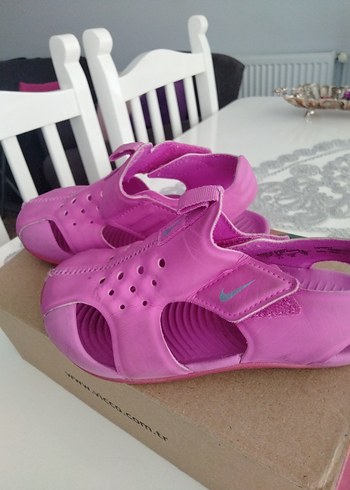 26 Beden Nike Kız Çocuk Pembe Velcro Terlik