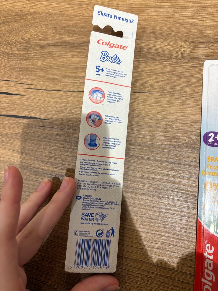 Colgate Barbie Çocuk Diş Fırçası - Görsel 2