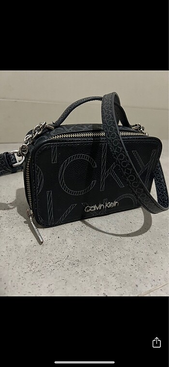 calvin klein monogram askılı çanta