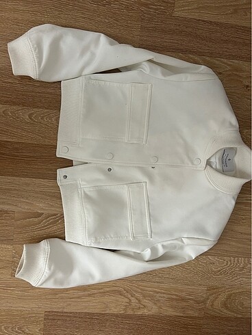 s Beden stradivarius beyaz bomber ceket